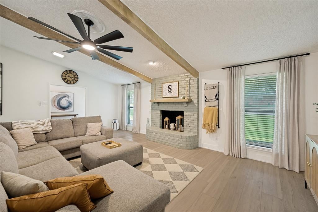 909 Edgecliff Dr, Bedford, TX 76022 photo