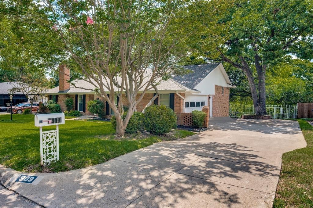 909 Edgecliff Dr, Bedford, TX 76022 photo