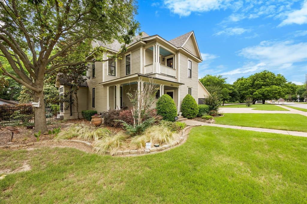 1025 Main St, Waxahachie, TX 75165