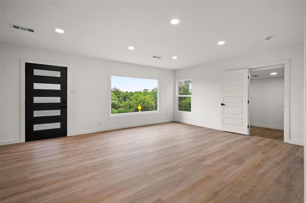 3134 W Jefferson Blvd, Dallas, TX 75211 photo
