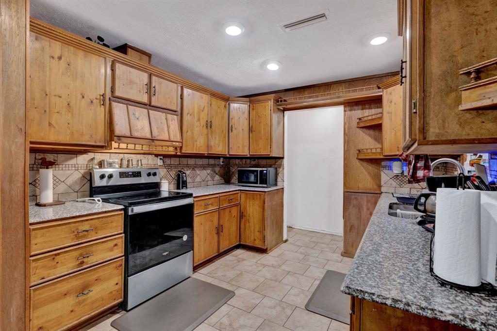 1125 Hillwood Dr, Lewisville, TX 75067 photo