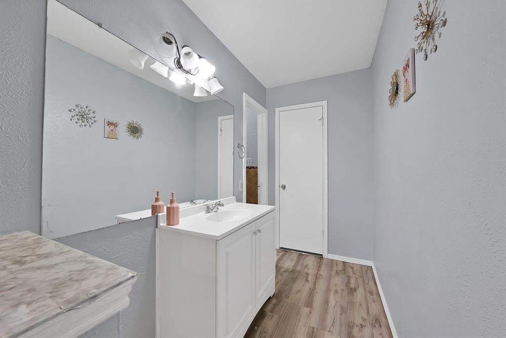 7729 Portman Ave, Fort Worth, TX 76112 photo