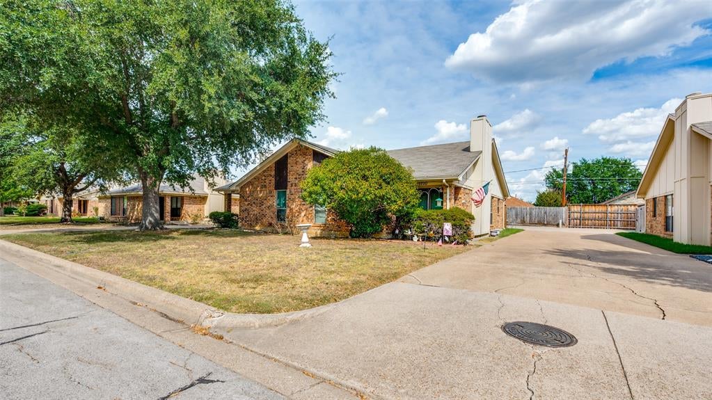 5720 Cancun Dr, North Richland Hills, TX 76180