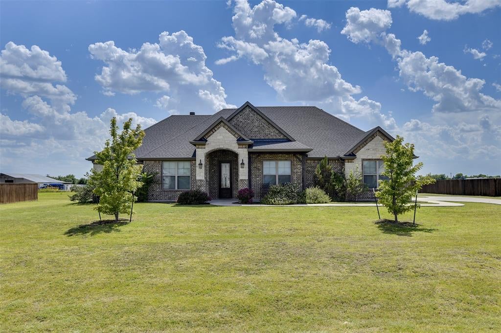 201 Evening Fire Dr, Waxahachie, TX 75167