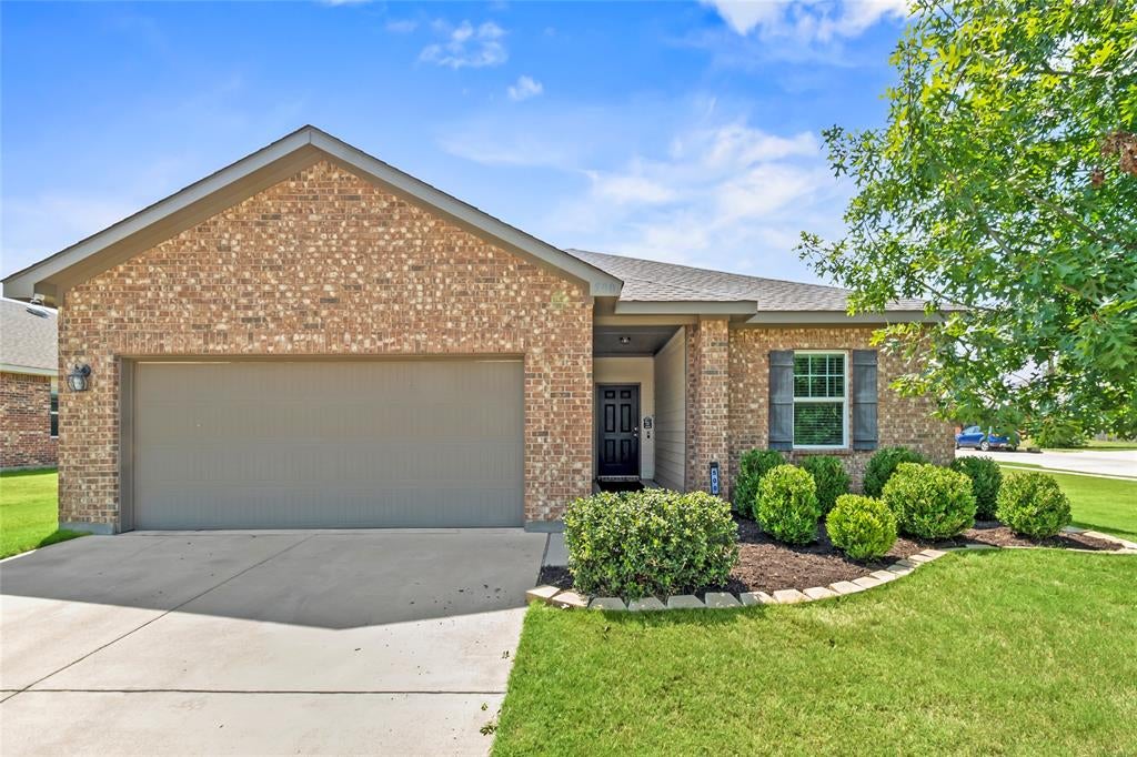 500 Swift Current Dr, Crowley, TX 76036
