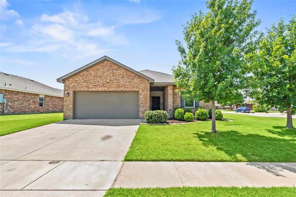 500 Swift Current Dr, Crowley, TX 76036 photo