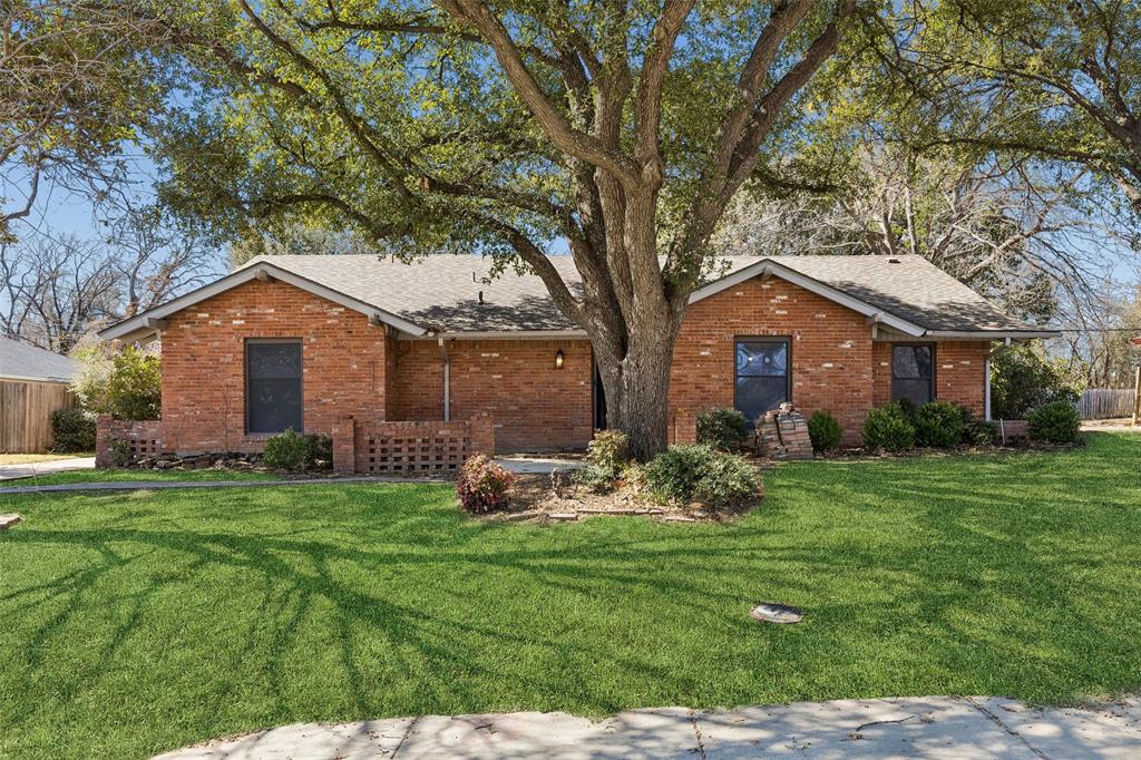 1017 Denmark St, Grand Prairie, TX 75050