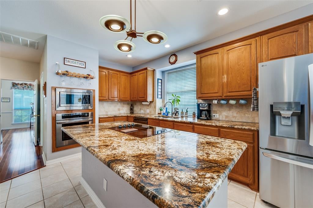 8421 Parkdale Dr, North Richland Hills, TX 76182 photo
