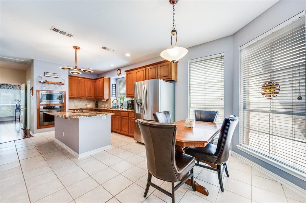 8421 Parkdale Dr, North Richland Hills, TX 76182 photo