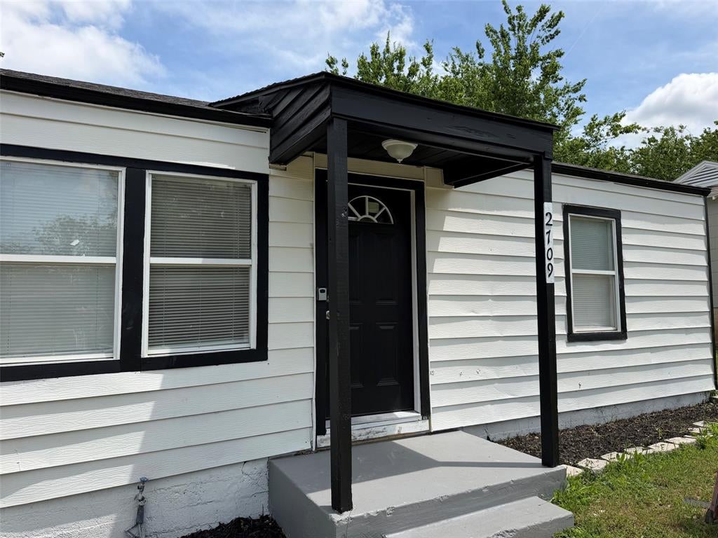 2709 Hanger, Fort Worth, TX 76105