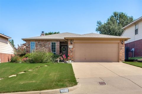 Single Family Residence in Fort Worth TX 10248 Dawson Trail.jpg
