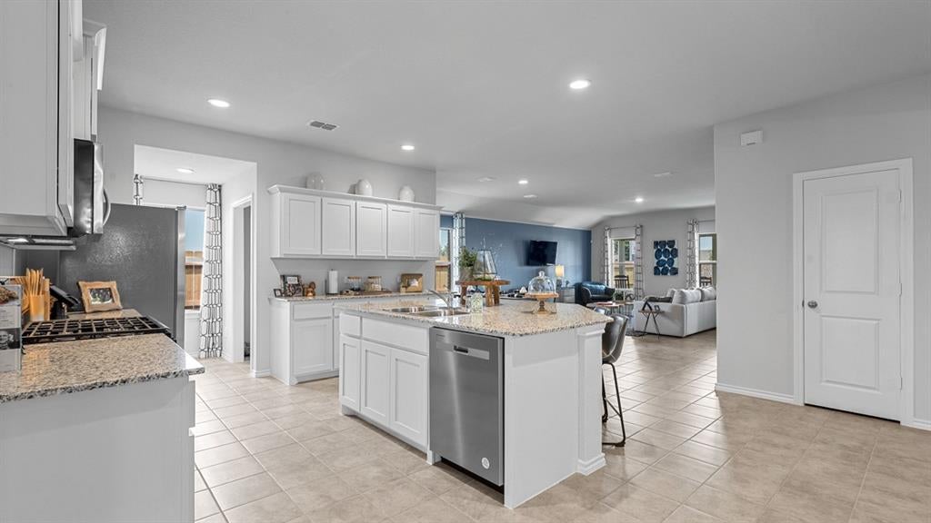 1104 Belhaven St, Granbury, TX 76048 photo
