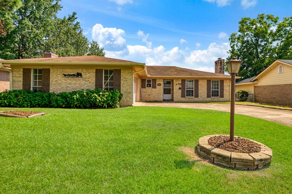 3450 Vagas Dr, Paris, TX 75462
