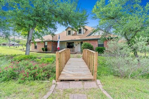 Single Family Residence in Azle TX 1717 Adams Lane.jpg