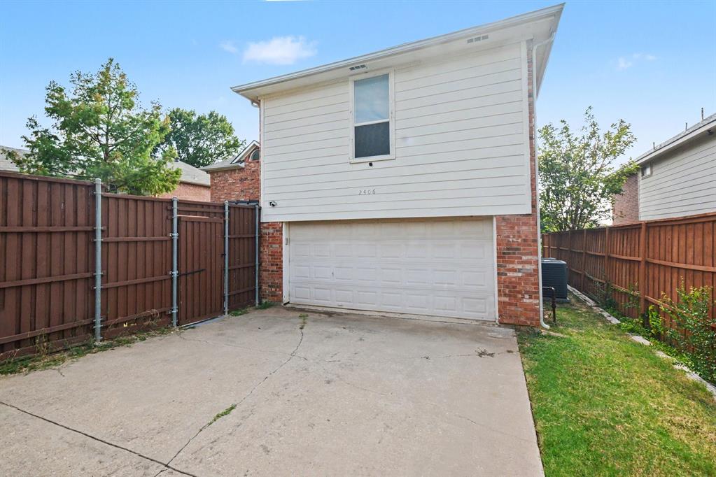 2406 Manchester Dr, Carrollton, TX 75006 photo