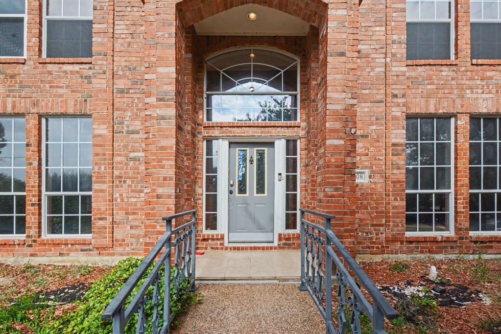 2406 Manchester Dr, Carrollton, TX 75006 photo