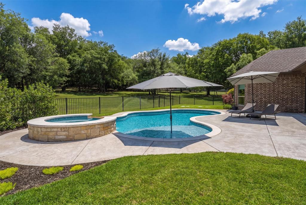 10512 Estancia Ct, Fort Worth, TX 76108