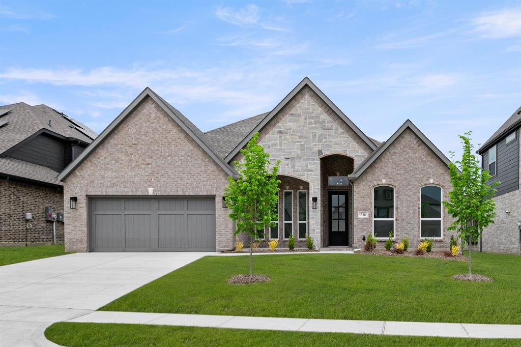 316 Autry Dr, Burleson, TX 76028
