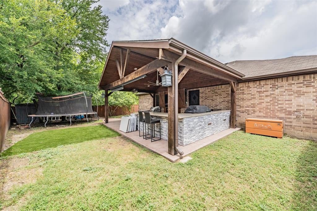 8015 Leigh Ann Dr, Dallas, TX 75232 photo