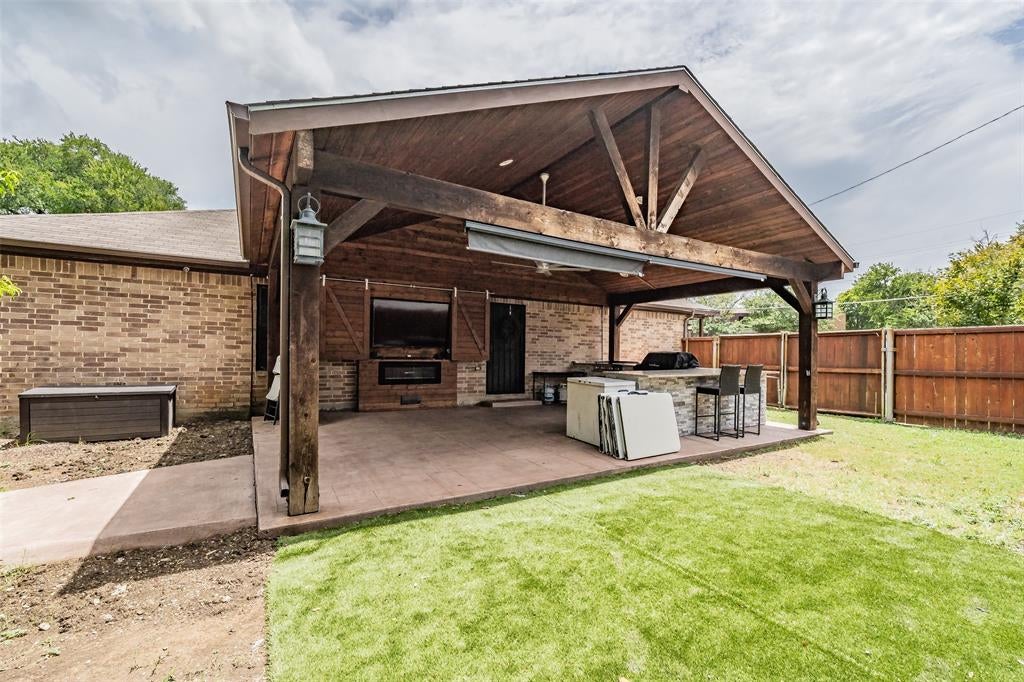 8015 Leigh Ann Dr, Dallas, TX 75232 photo