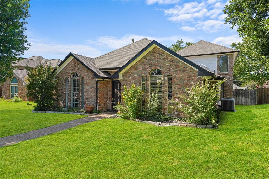 1220 Dentonshire Dr, Carrollton, TX 75007 photo
