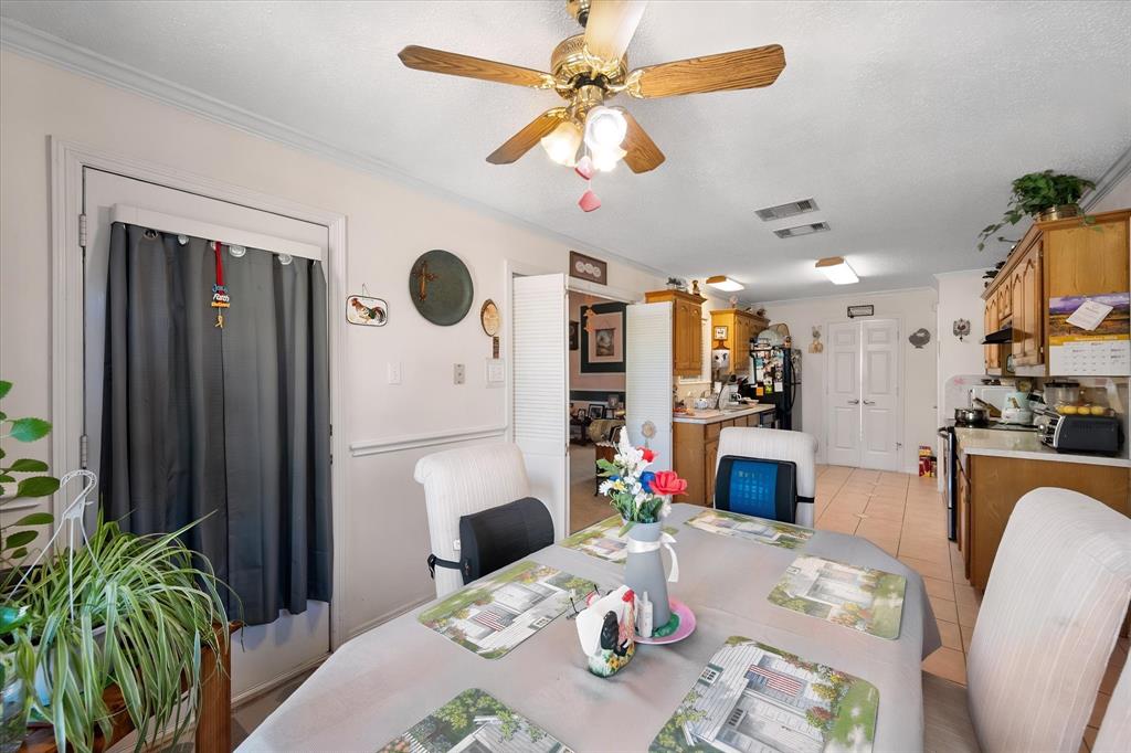 649 E Reindeer Rd, Lancaster, TX 75146 photo