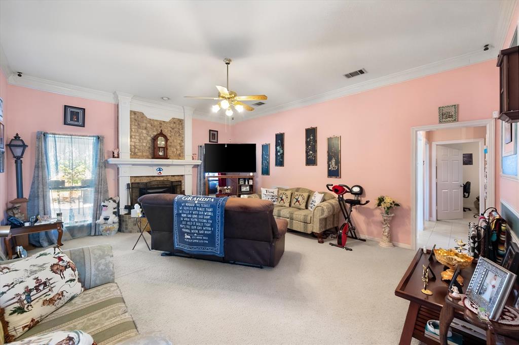 649 E Reindeer Rd, Lancaster, TX 75146 photo