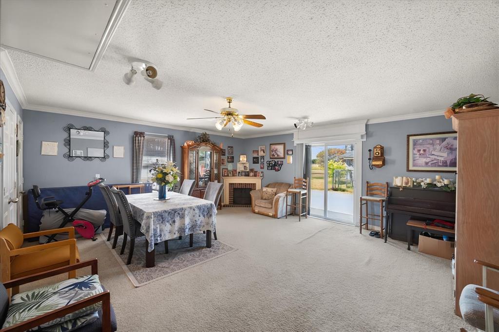 649 E Reindeer Rd, Lancaster, TX 75146 photo