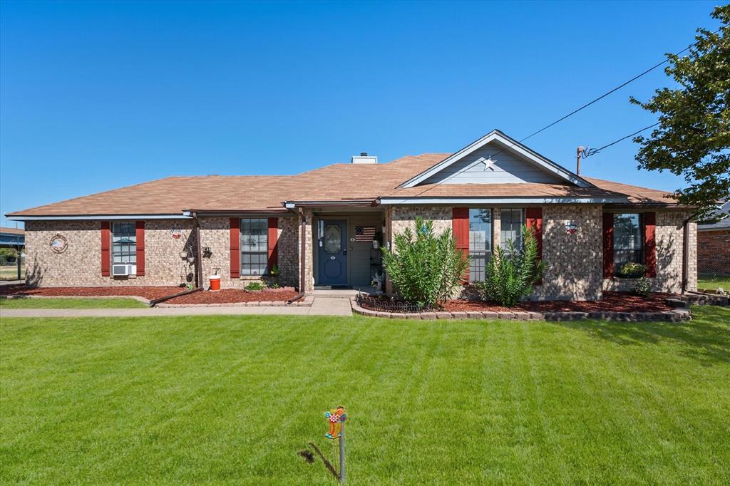 649 Reindeer Rd, Lancaster, TX 75146