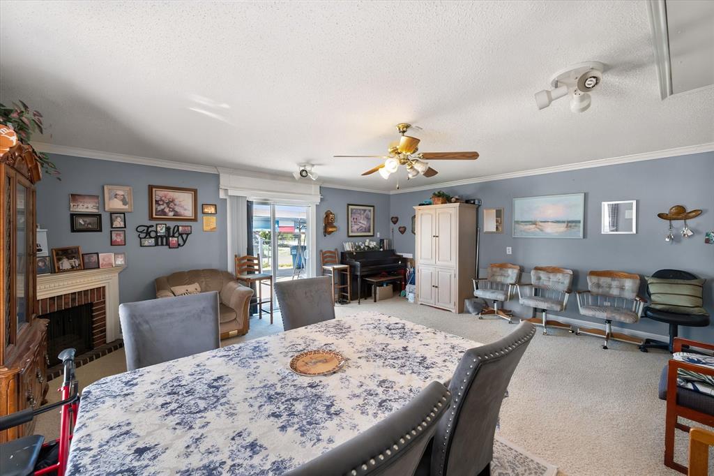 649 E Reindeer Rd, Lancaster, TX 75146 photo