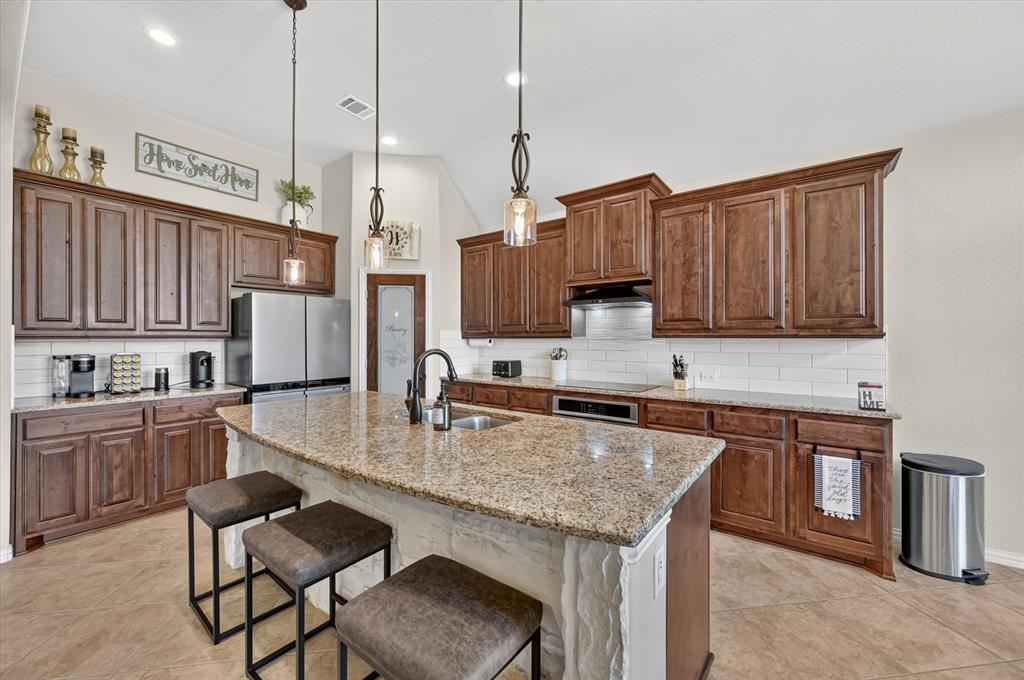 1156 Blue Sky Ln, Burleson, TX 76058 photo