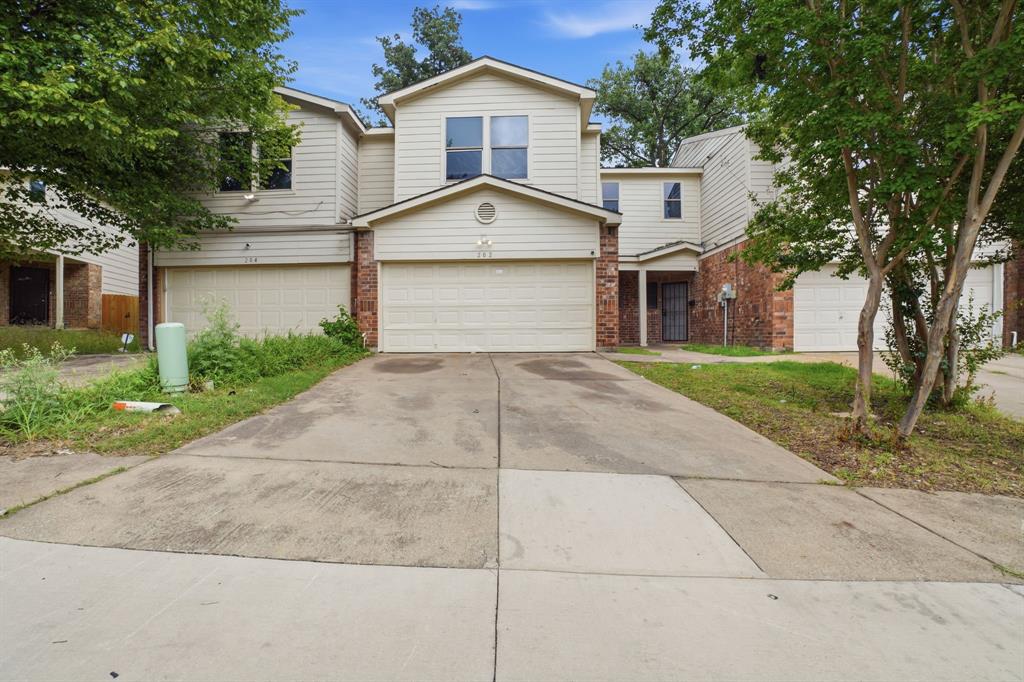 202 Creek Cove Dr, Dallas, TX 75217