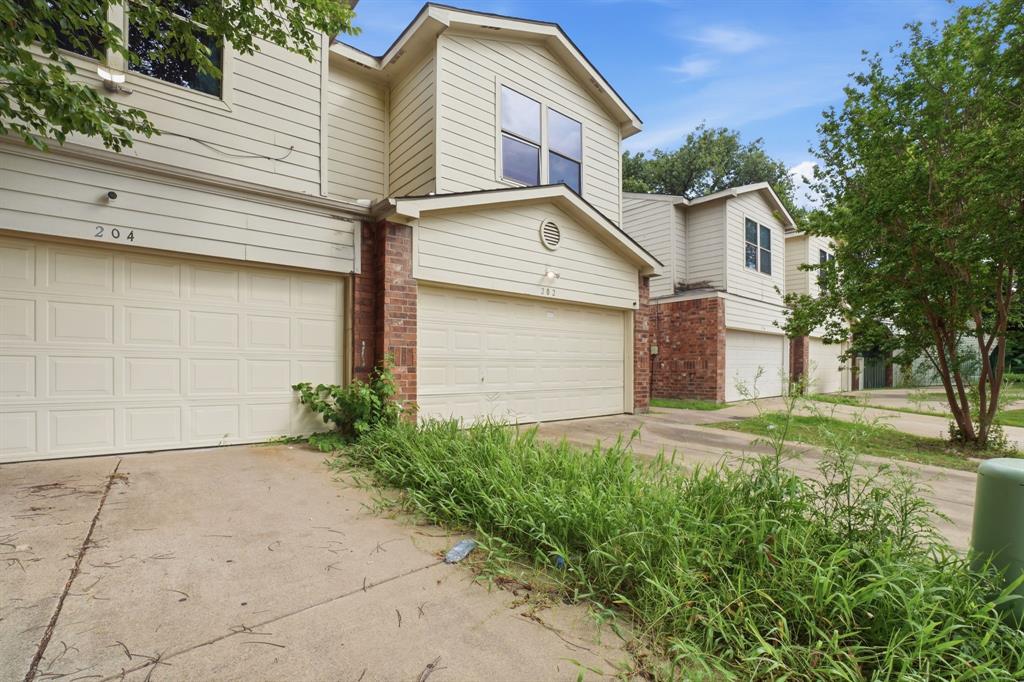 202 Creek Cove Dr, Dallas, TX 75217 photo