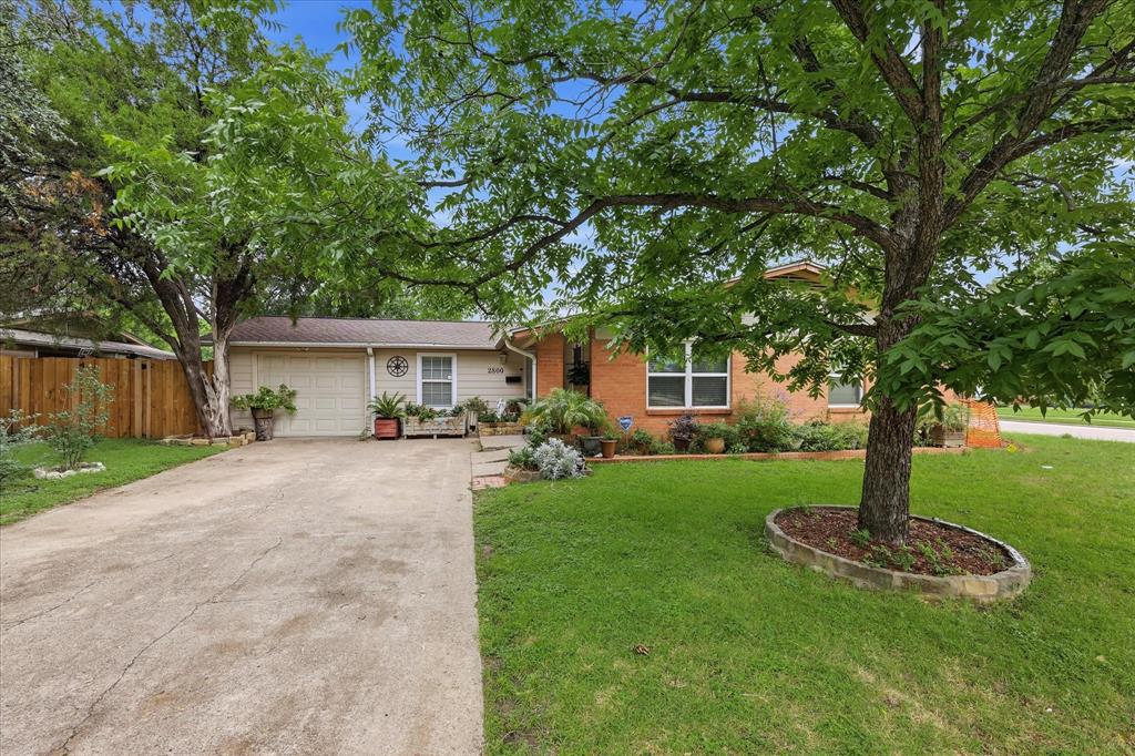 2800 Brockbank Dr, Irving, TX 75062 photo