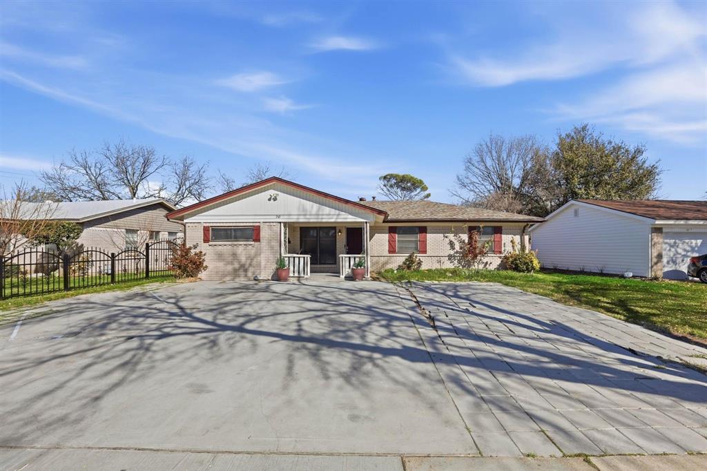 242 W Cober Dr, Grand Prairie, TX 75051 photo