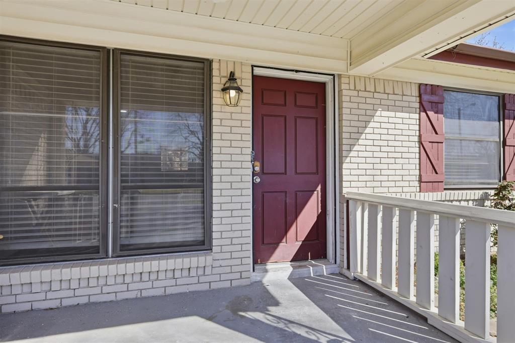 242 W Cober Dr, Grand Prairie, TX 75051 photo