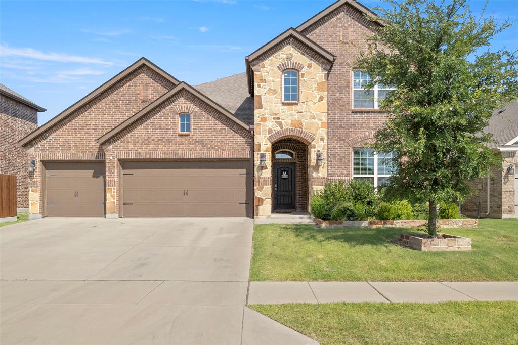 2816 Half Moon Rd, Aubrey, TX 76227