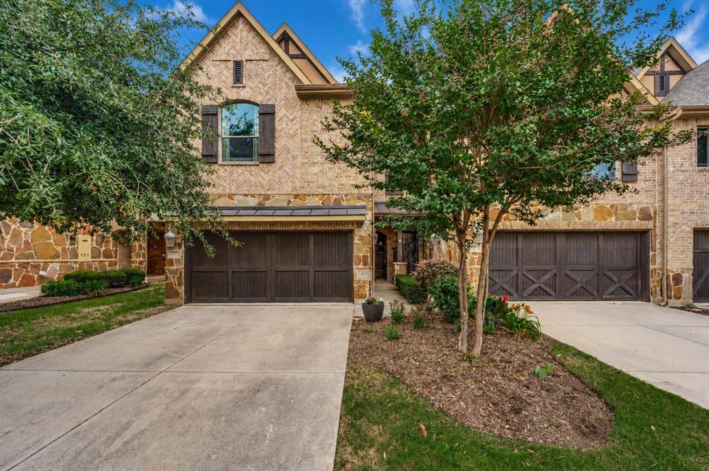 921 Brook Forest Ln, Euless, TX 76039