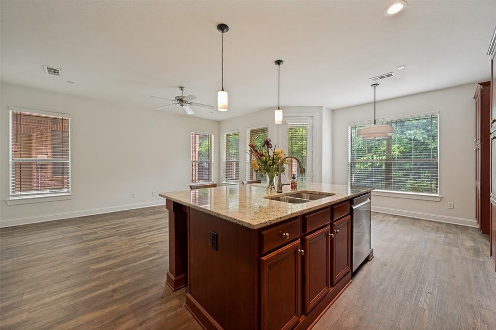 921 Brook Forest Ln, Euless, TX 76039 photo
