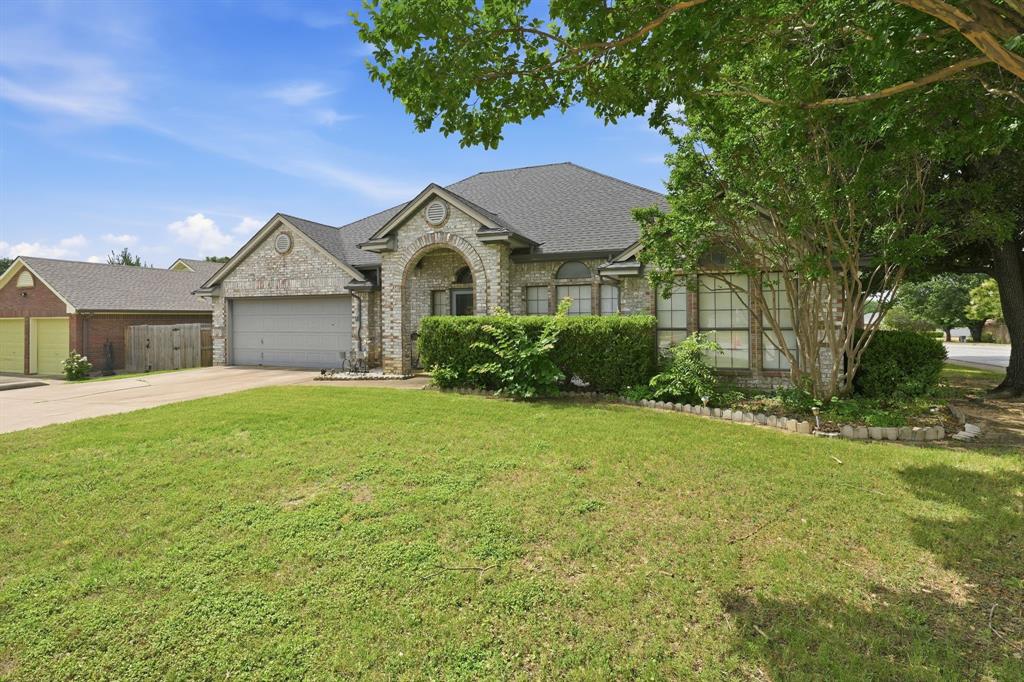 7600 Chapman Dr, North Richland Hills, TX 76182