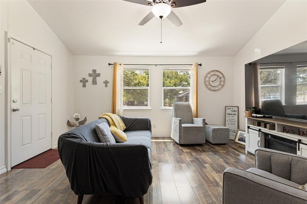 1404 Clinton Ave, Fort Worth, TX 76164 photo