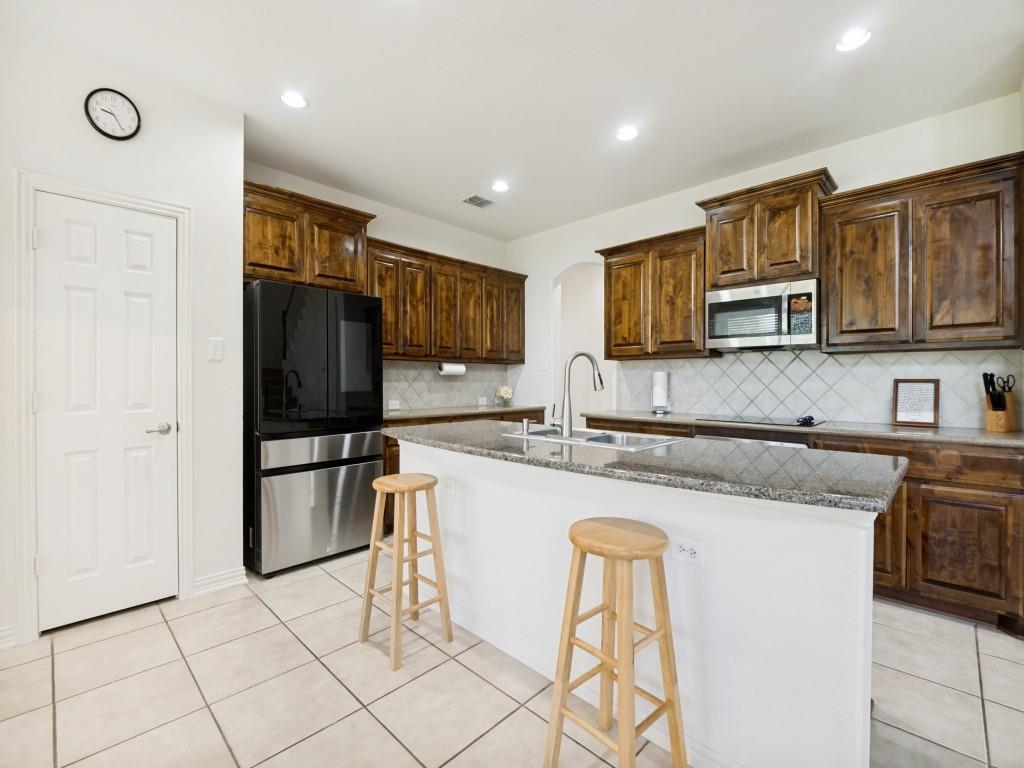 3019 Riverwood Ln, Grand Prairie, TX 75052 photo