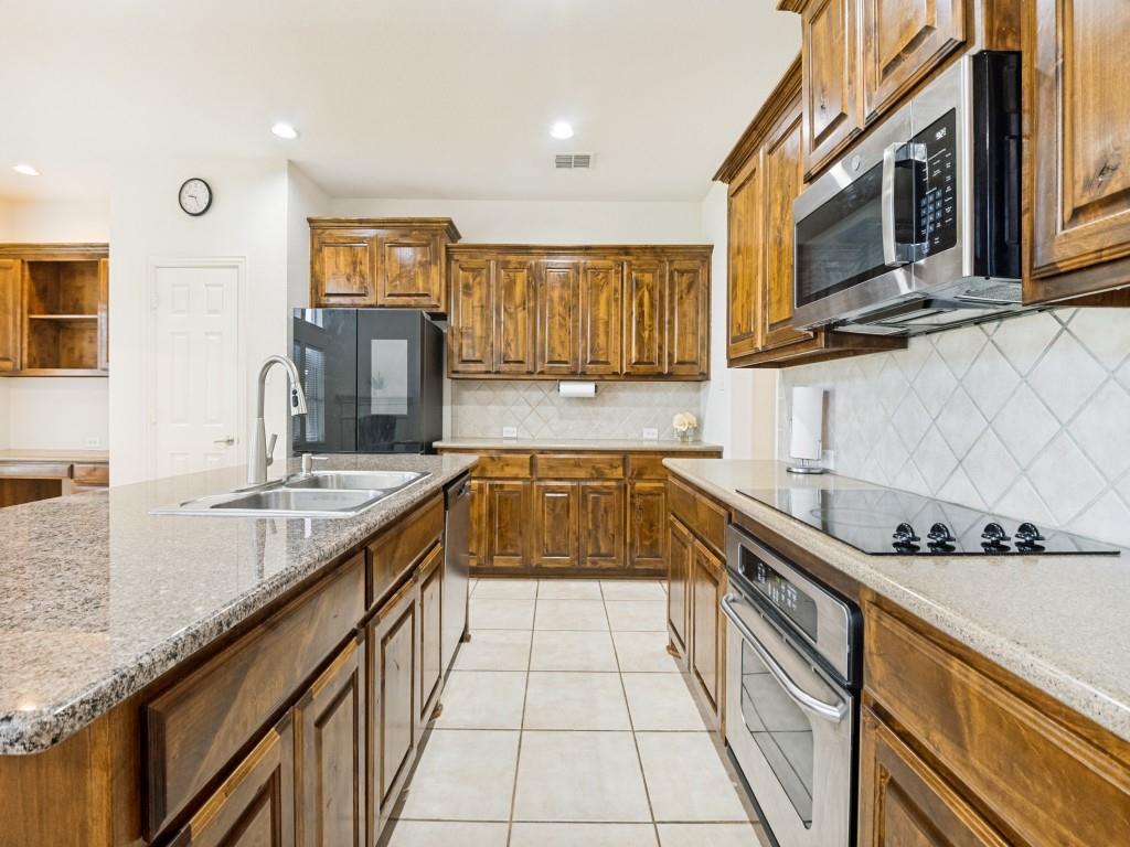 3019 Riverwood Ln, Grand Prairie, TX 75052 photo