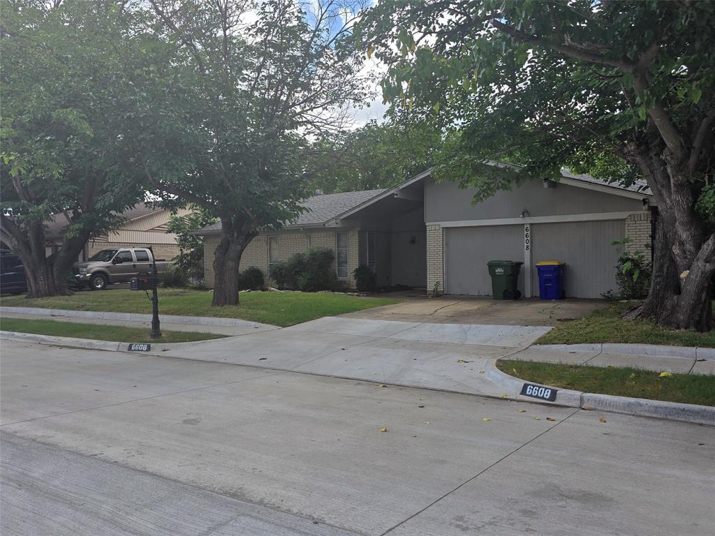6608 Summertime Ln, Watauga, TX 76148