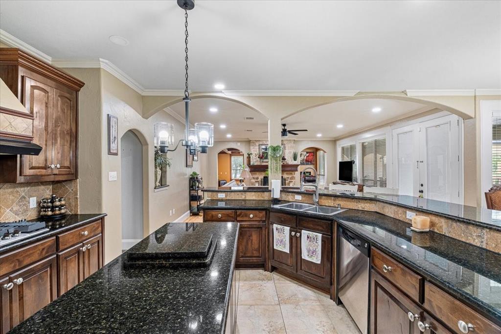 3795 Farm To Market Road 66, Waxahachie, TX 75167 photo
