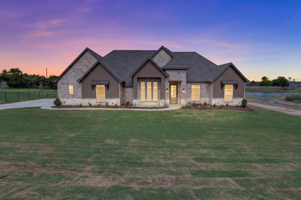 471 Red Bird Dr, Springtown, TX 76082