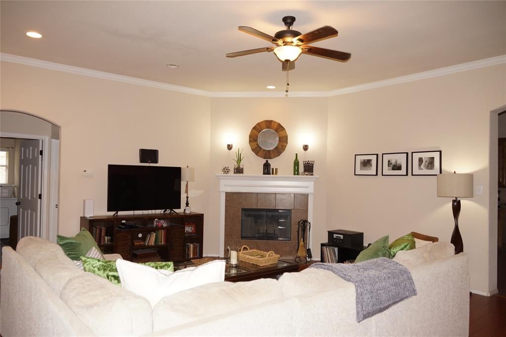 931 White Marlin Dr, Burleson, TX 76028 photo