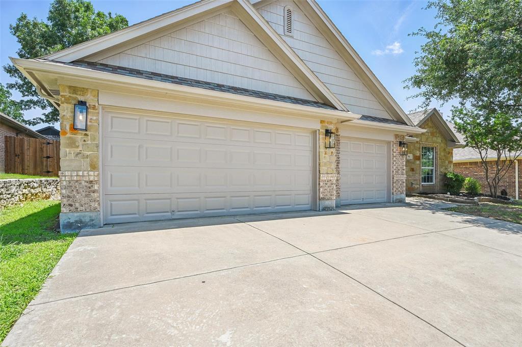 931 White Marlin Dr, Burleson, TX 76028 photo