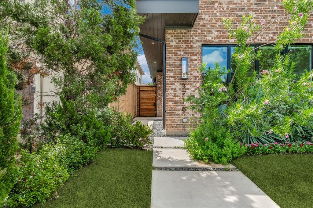 3716 W Beverly Dr, Dallas, TX 75209 photo