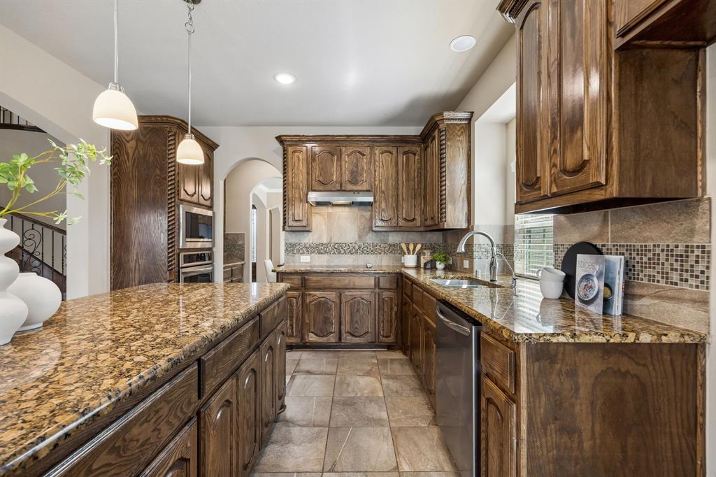 100 Spruce St, Red Oak, TX 75154